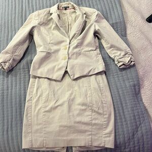 Short sleeve suit size 6